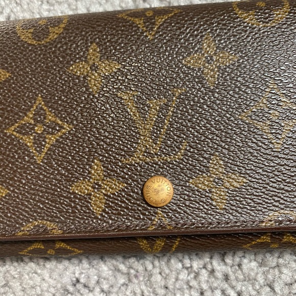 LV Wallet - Picture 4 of 16